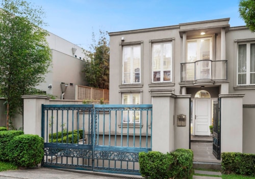 What's The Difference Between A Conveyancer And A Real Estate Agent In Melbourne?